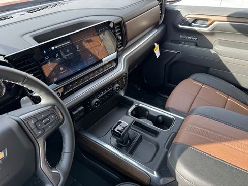 Used 2025 Chevrolet Silverado 1500 High Country w/ Z71 Off-Road Package image 18