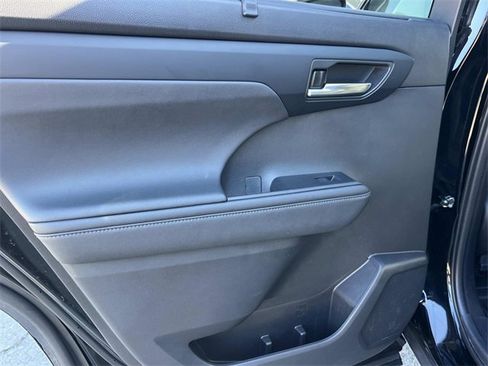 Used 2024 Toyota Highlander LE image 20