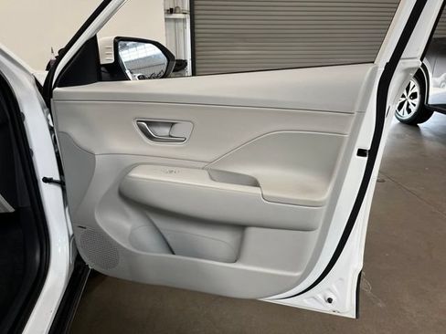 Used 2024 Hyundai Kona Limited FWD image 12