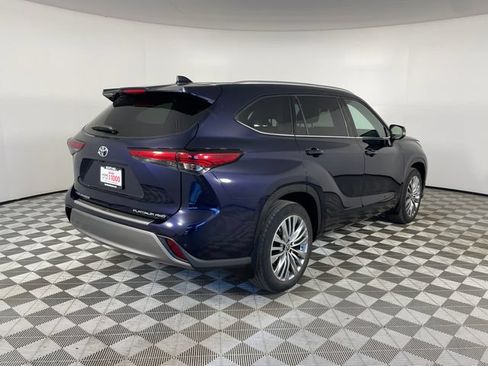 Used 2023 Toyota Highlander Platinum AWD/4WD image 23
