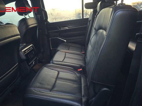 Used 2023 Jeep Wagoneer 4WD image 12