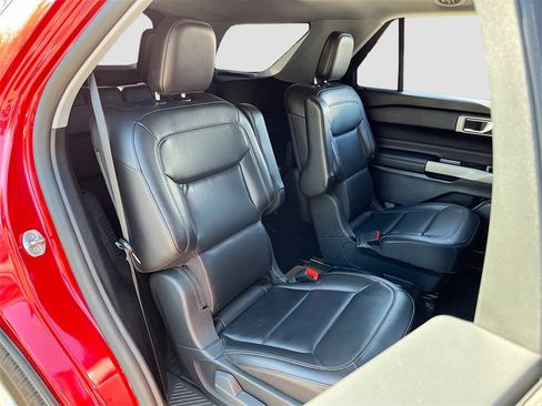 Used 2021 Ford Explorer XLT w/ Equipment Group 202A image 29