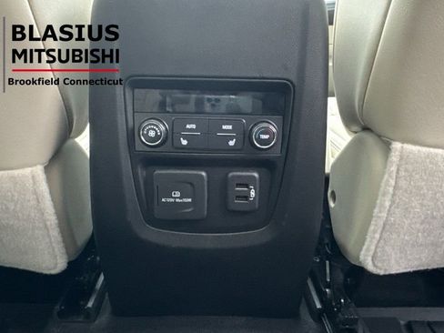 Used 2022 Buick Enclave Avenir image 27