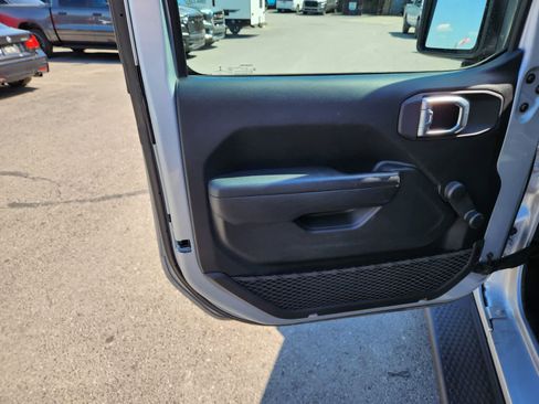 Used 2023 Jeep Wrangler Sport AWD/4WD image 16