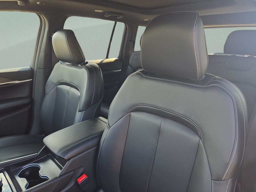 New 2025 Jeep Grand Cherokee Limited RWD image 24