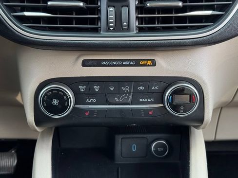 Used 2020 Ford Escape SE FWD image 12