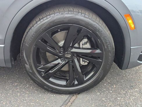 Used 2024 Volkswagen Tiguan SE R-Line image 10