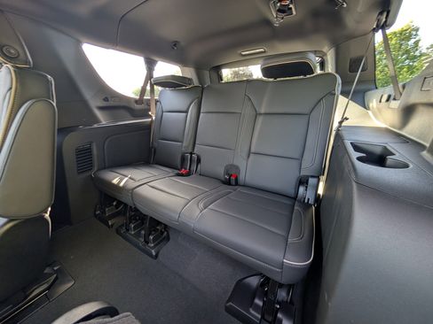 New 2025 Chevrolet Suburban Premier image 29