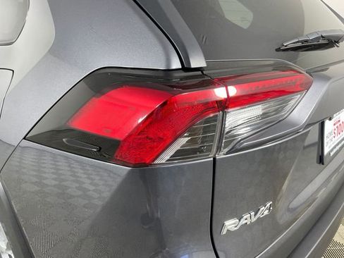 Used 2021 Toyota RAV4 LE AWD/4WD image 19