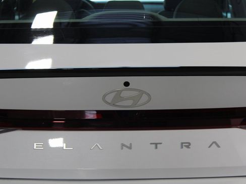 Used 2025 Hyundai Elantra Sport image 40