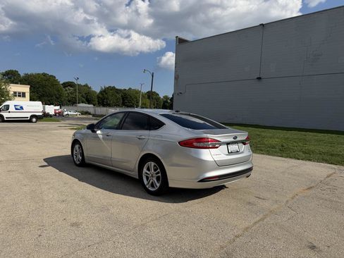 Used 2018 Ford Fusion SE w/ Fusion SE Technology Package FWD image 5