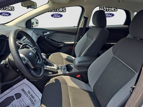 Used 2014 Ford Focus SE w/ SE Winter Package FWD image 8