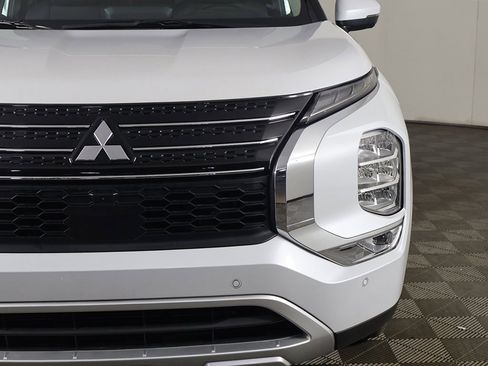 Used 2024 Mitsubishi Outlander SE image 14