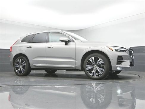 Used 2023 Volvo XC60 B5 Plus w/ Climate Package image 9