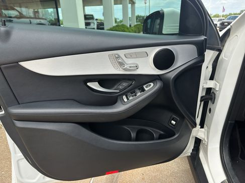 Used 2019 Mercedes-Benz GLC 300 4MATIC image 10