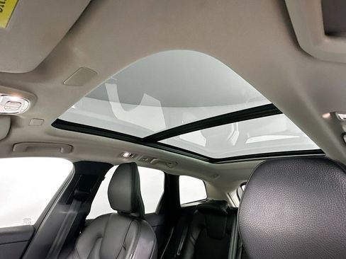 Used 2021 Volvo XC60 T5 Momentum w/ Protection Package Premier FWD image 11