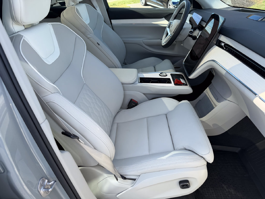 Certified 2025 Volvo EX90 Ultra AWD/4WD image 16