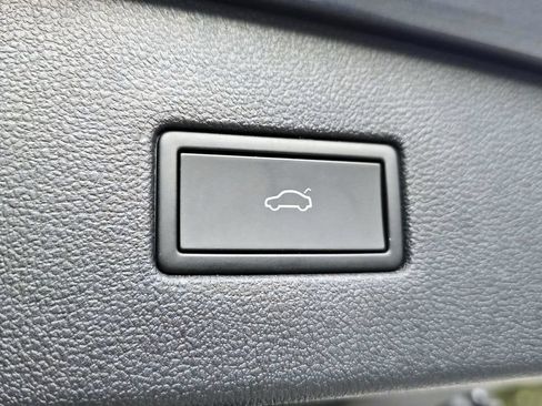 Used 2023 Volkswagen Tiguan SE FWD image 29