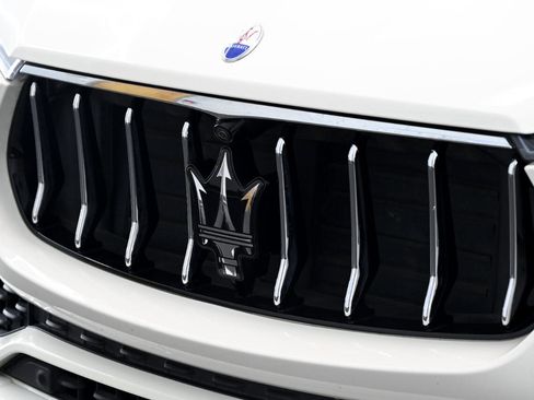 Used 2021 Maserati Levante image 8