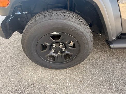 Certified 2025 Jeep Gladiator Sport image 35