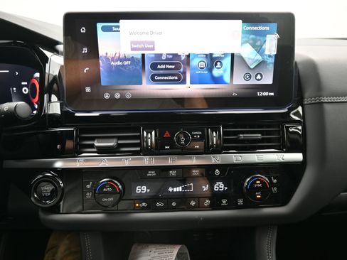 New 2026 Nissan Pathfinder Platinum FWD image 15