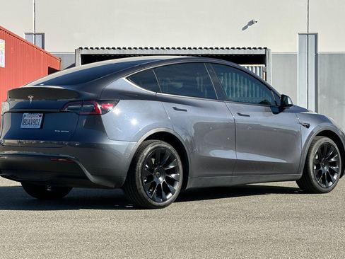 Used 2021 Tesla Model Y Long Range image 4