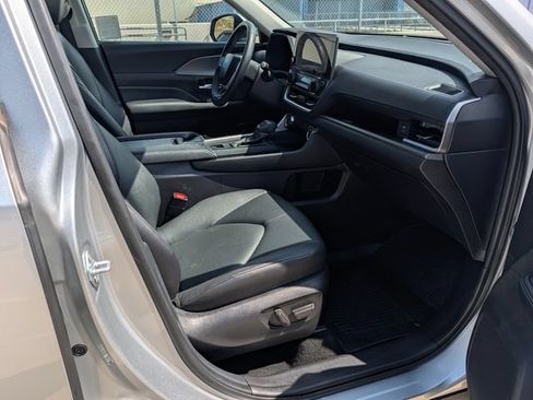 Used 2024 Toyota Grand Highlander AWD image 9