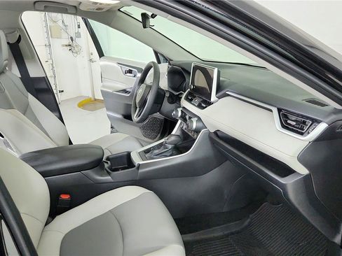 Used 2025 Toyota RAV4 XLE Premium w/ Weather Package AWD/4WD image 28