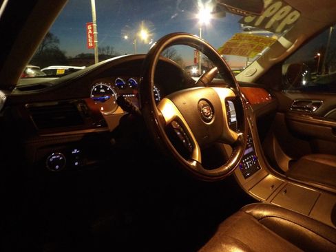 Used 2013 Cadillac Escalade ESV Platinum image 6