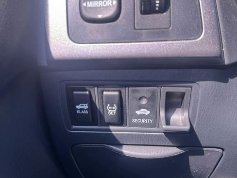 Used 2006 Toyota Matrix XR FWD image 26