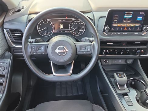 Used 2023 Nissan Rogue S FWD image 11