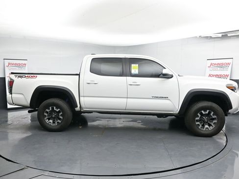 Used 2022 Toyota Tacoma TRD Off-Road w/ Technology Package image 9