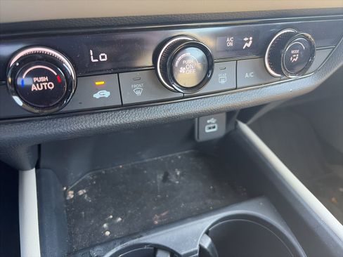 Used 2025 Honda HR-V LX image 19