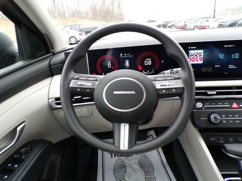 Used 2025 Hyundai Tucson SE image 9