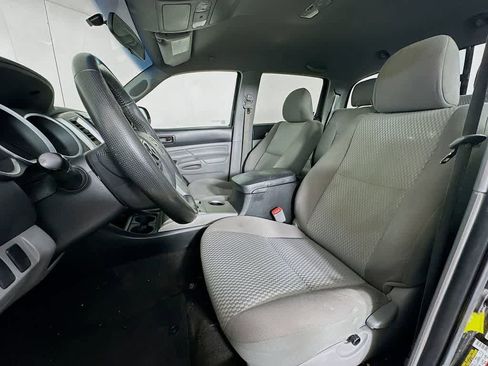 Used 2014 Toyota Tacoma PreRunner w/ SR5 Package RWD image 12