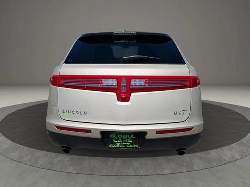 Used 2017 Lincoln MKT AWD image 6