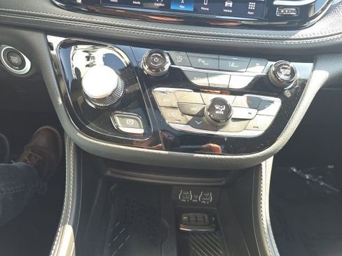 Used 2025 Chrysler Pacifica Limited w/ Trailer Tow Group image 23