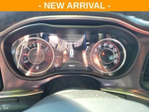Used 2015 Dodge Challenger R/T Plus RWD image 9