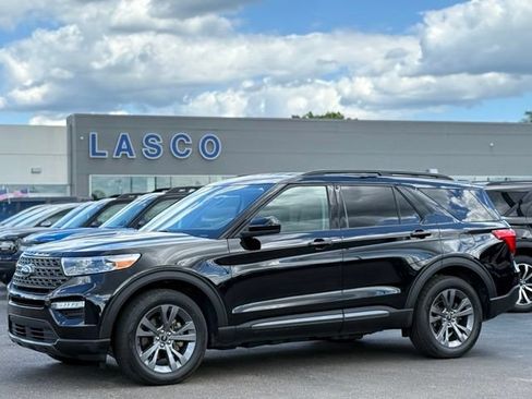 Used 2023 Ford Explorer XLT w/ Equipment Group 202A AWD/4WD image 32