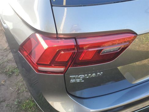 Used 2018 Volkswagen Tiguan SEL image 9