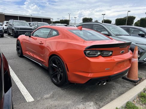 Used 2019 Chevrolet Camaro SS RWD image 5