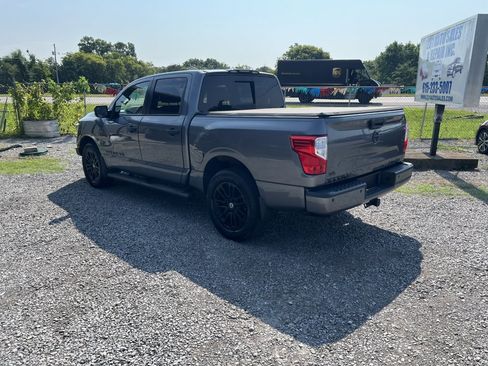 Used 2018 Nissan Titan SV w/ SV Convenience Package AWD/4WD image 4