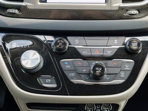 Used 2023 Chrysler Voyager LX image 43