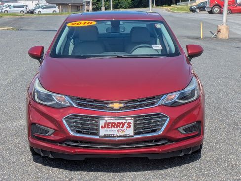 Used 2018 Chevrolet Cruze Premier FWD image 2