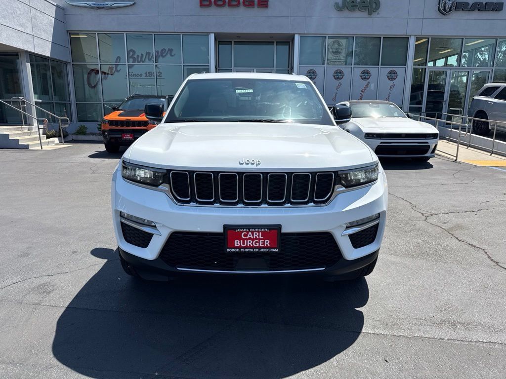 Certified 2025 Jeep Grand Cherokee Limited w/ Trailer Tow Package AWD/4WD image 2