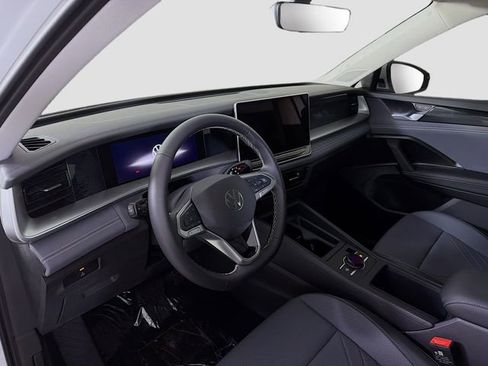 New 2026 Volkswagen Tiguan SE image 9