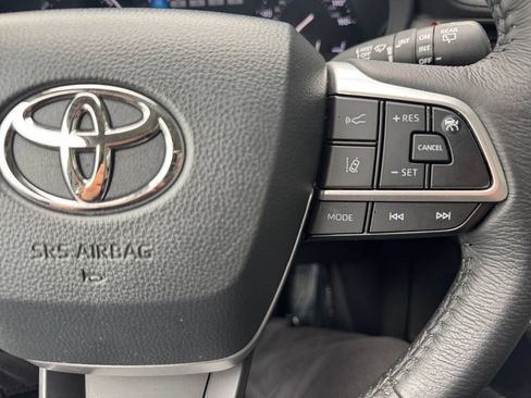 Used 2025 Toyota Sienna XLE w/ XLE Plus Package AWD/4WD image 30
