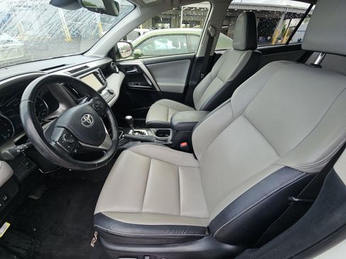 Used 2018 Toyota RAV4 Limited FWD image 2
