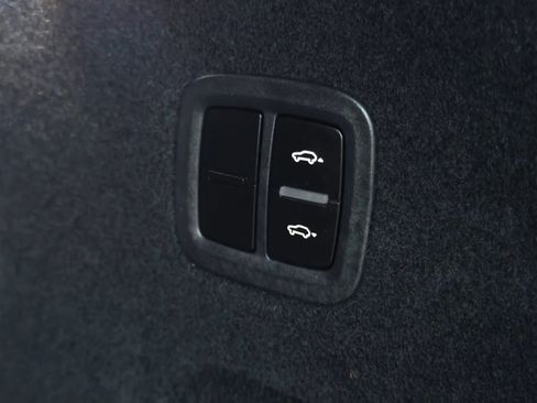 Used 2020 Porsche Cayenne S w/ Premium Package image 52