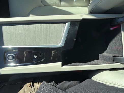 Used 2024 Volvo S60 B5 Plus w/ Climate Package image 37